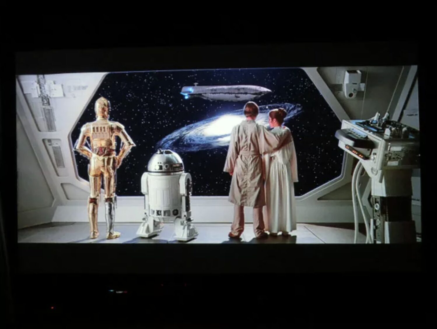 大画面の実現で気分は本当に映画館