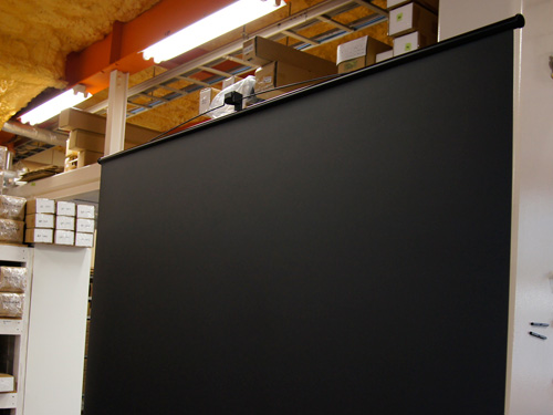 全面真っ黒の自立式スクリーンを製作しました プロジェクタースクリーン専門店 公式 シアターハウス